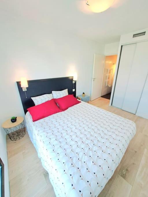 Le Valmy: Appartement Lumineux Au Pied Du Metro Лион Экстерьер фото