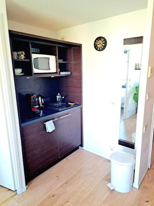 Le Valmy: Appartement Lumineux Au Pied Du Metro Лион Экстерьер фото